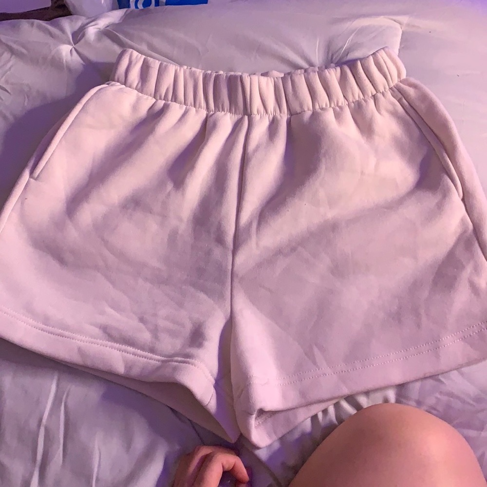 tan sweatshorts/ jogger shorts